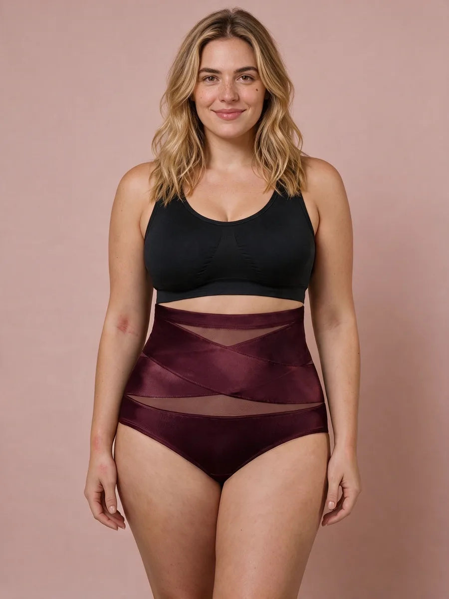 A calcinha modeladora CrossHold com as faixas cruzadas envolvendo a cintura